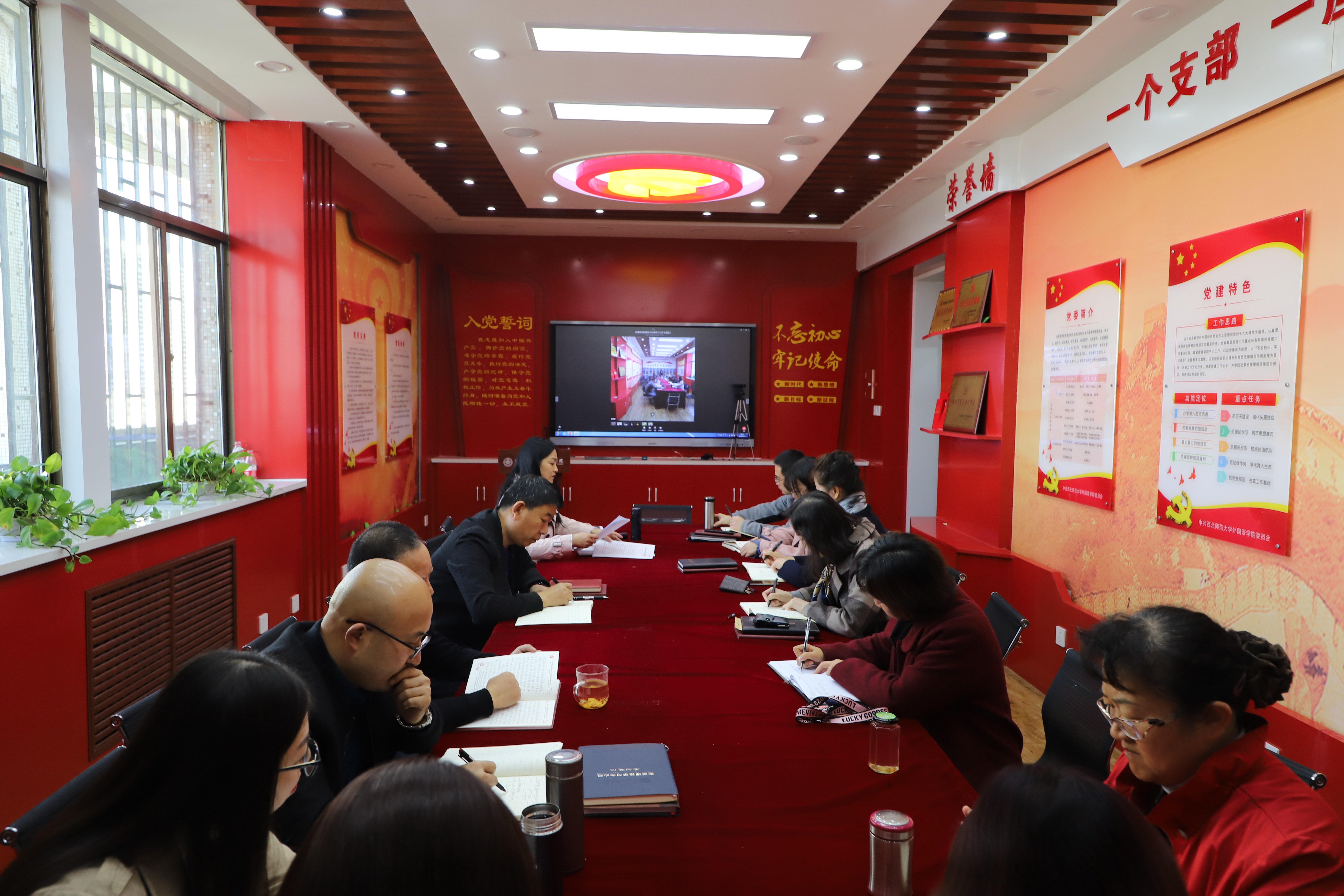 学院党委举行理论学习中心组廉政教育专题学习会